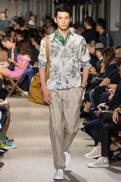 Look 28